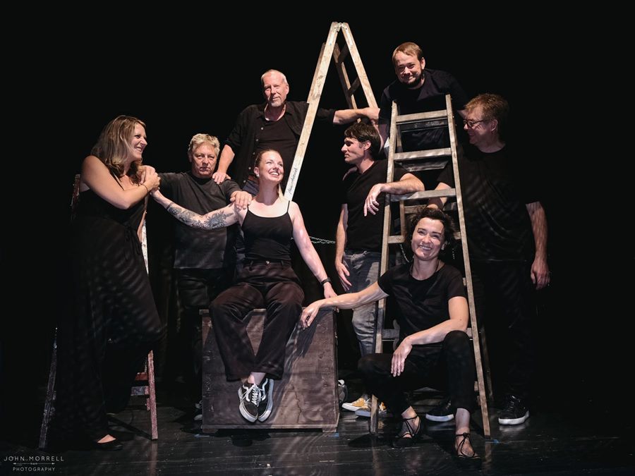Das Ensemble der Rockoper Das Skriptorium auf der Bühne